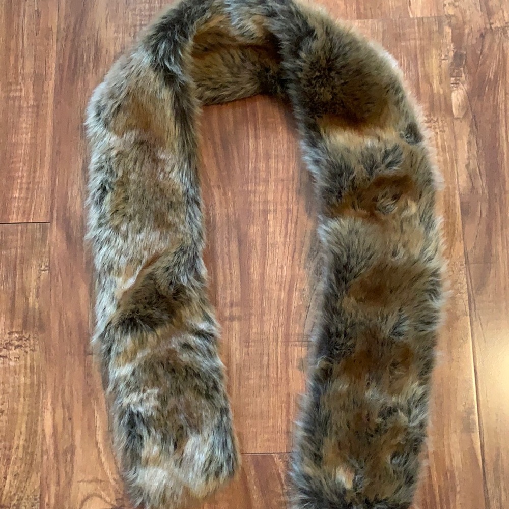COPY - Donna Salyers fabulous furs pull through scarf.